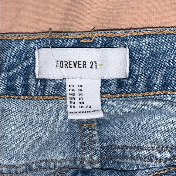 Light wash boyfriend jeans - Picture 4 of 4